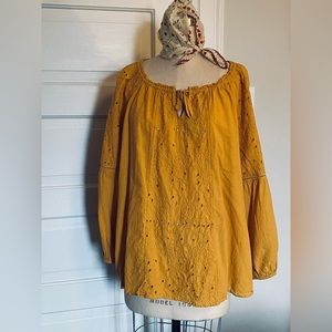 4 / $20 Sale! Gently loved Old Navy XXL peasant shirt, in golden rod.*